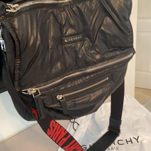 Givenchy nylon bag. Crossbody or shoulder. - Picture 5 of 11